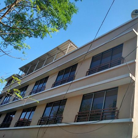 Hotel Rajendra Chinchani Kültér fotó