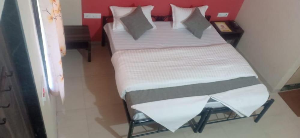 Hotel Rajendra Chinchani Kültér fotó