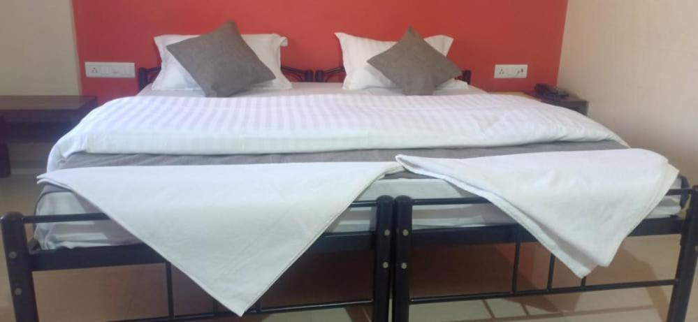 Hotel Rajendra Chinchani Kültér fotó