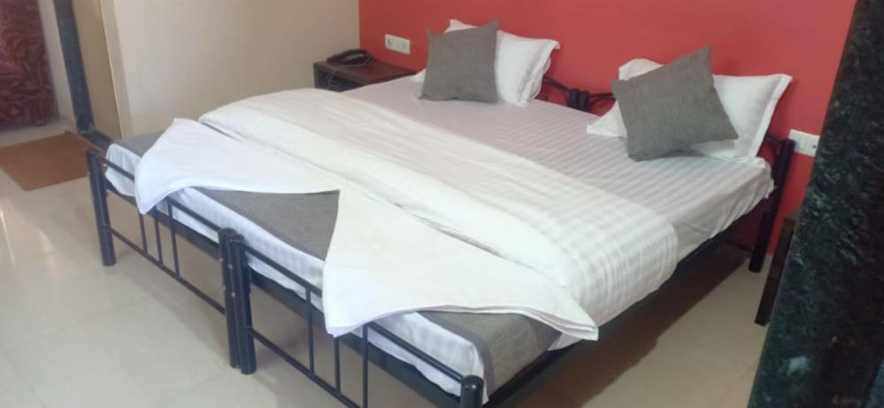 Hotel Rajendra Chinchani Kültér fotó