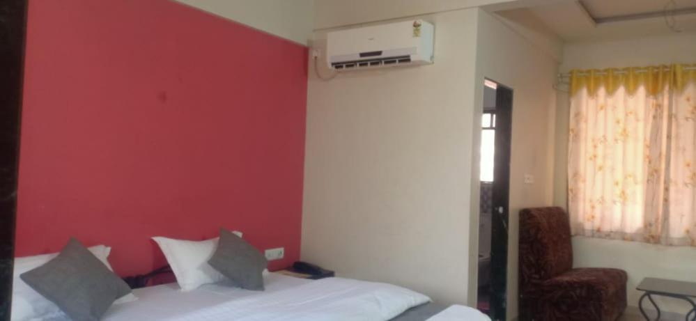 Hotel Rajendra Chinchani Kültér fotó