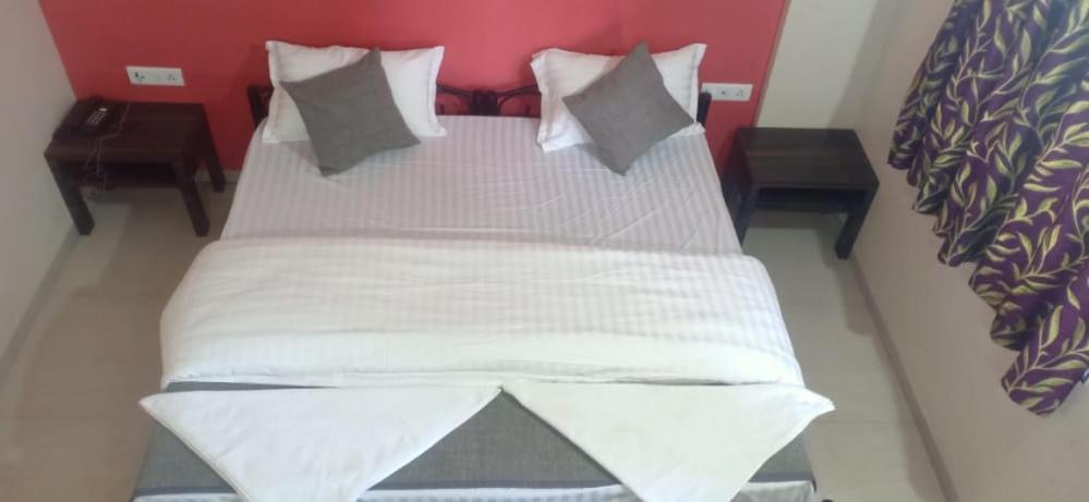 Hotel Rajendra Chinchani Kültér fotó