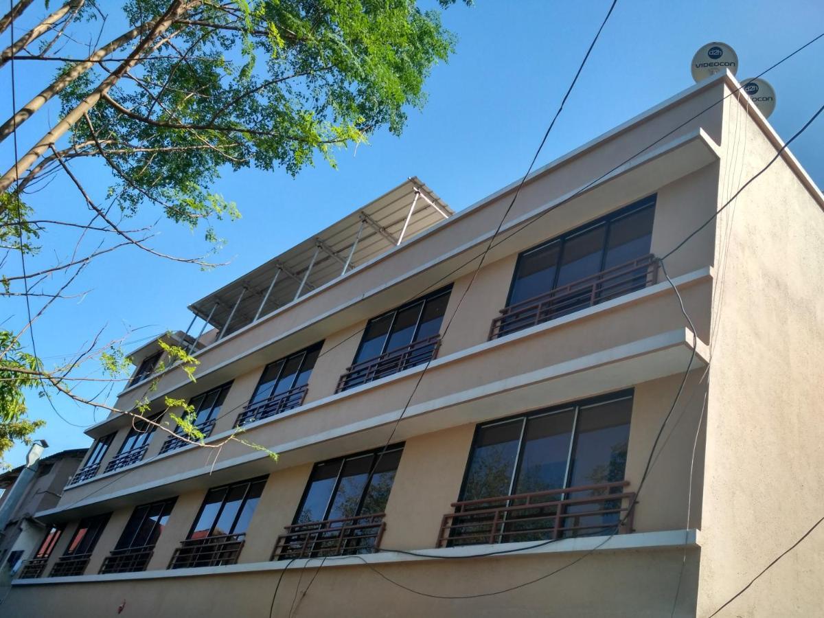 Hotel Rajendra Chinchani Kültér fotó